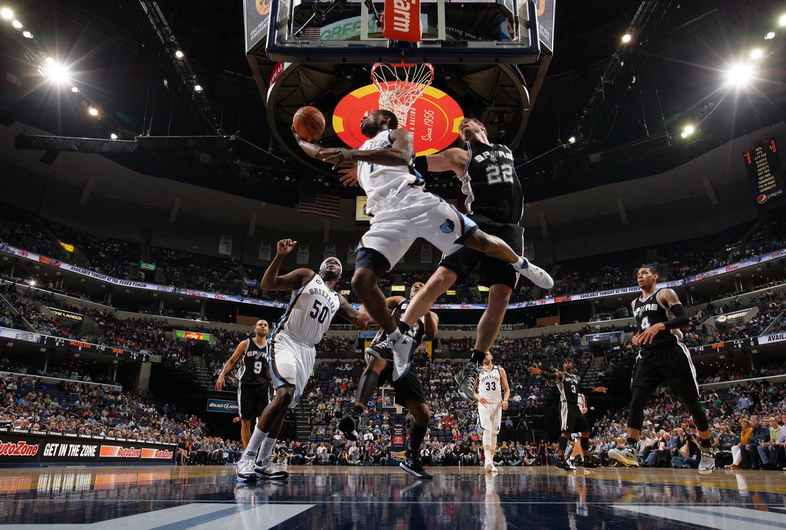 NBA：魔术签湖人旧将勇士目标再加两人尼克斯瞄准四人